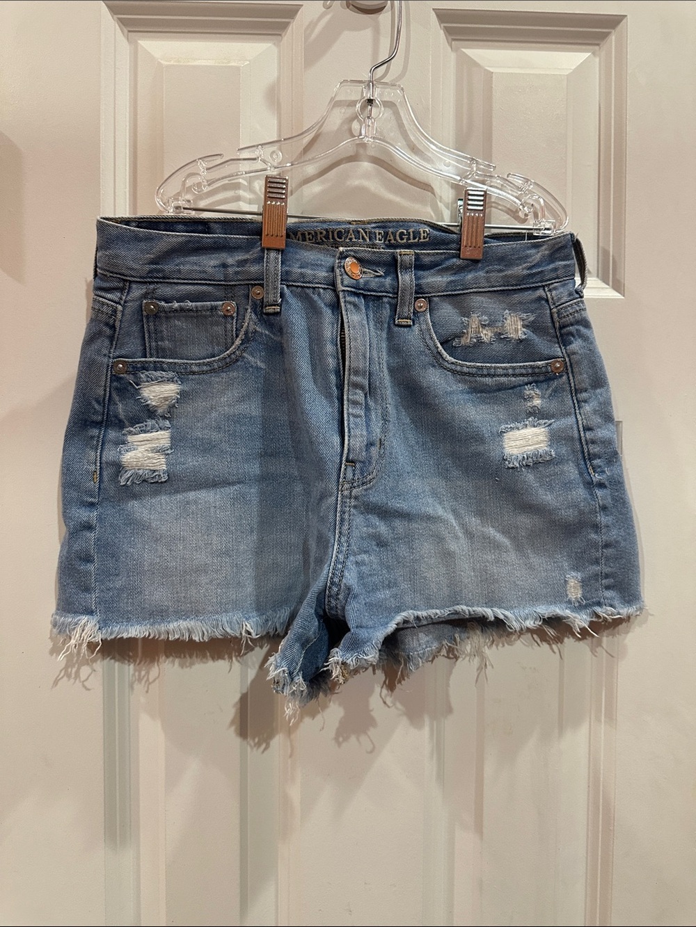 NWOT American Eagle Outfitters Light Wash Distressed Denim Cutoff Shorts size 2